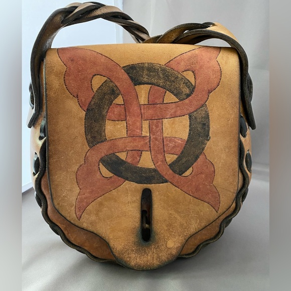 Vintage Handmade 1970’s leather crossbody bag braided strap tooled Celtic knot - Picture 9 of 16